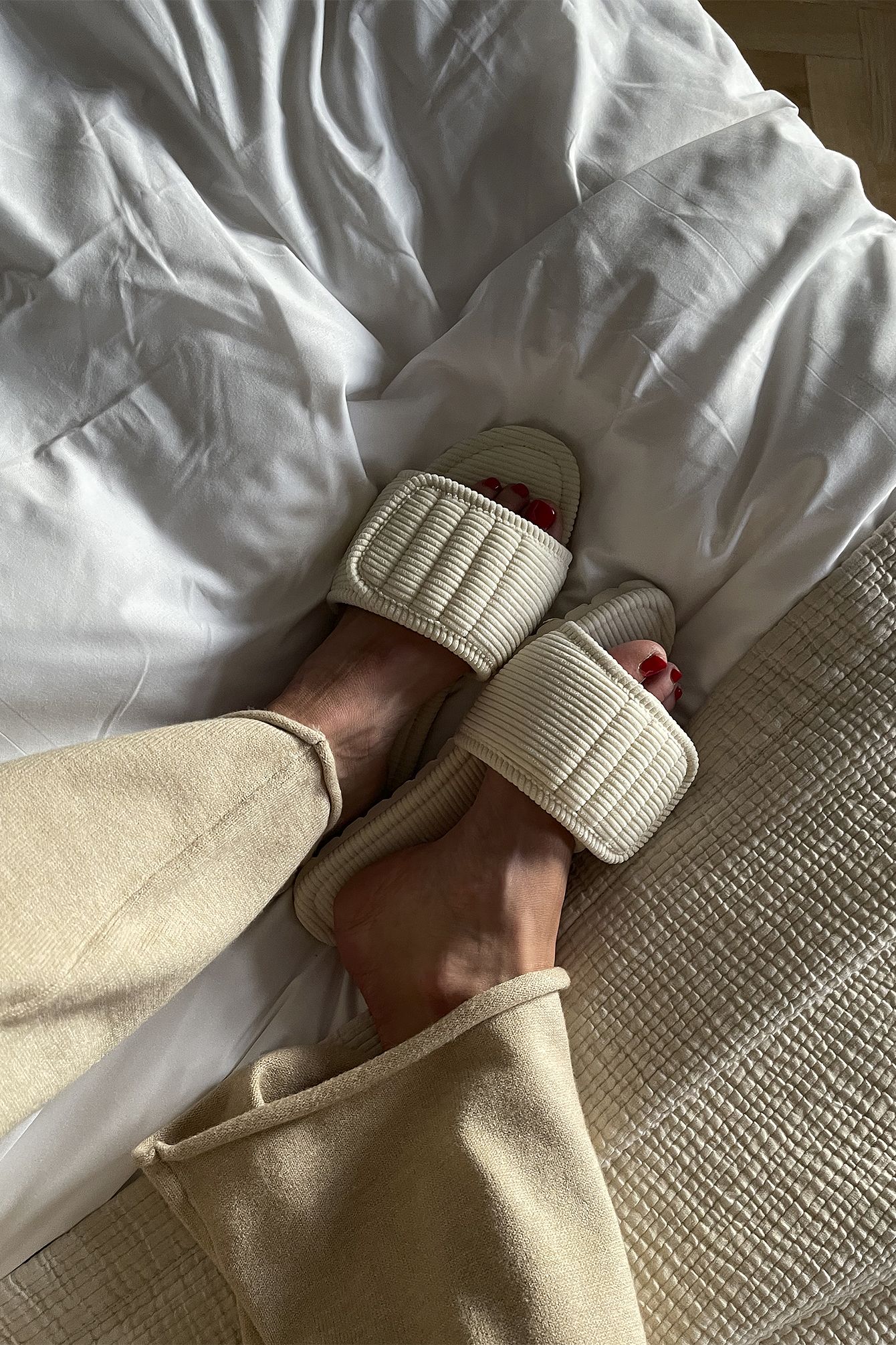 Offwhite Recycled Velcro Home Slippers
