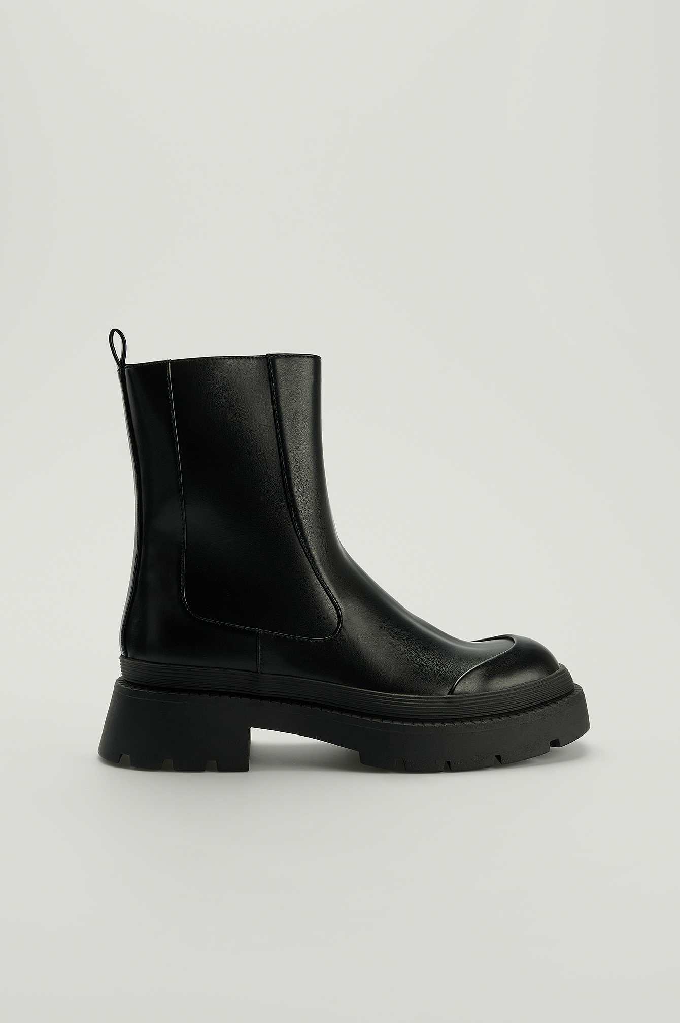 Black Cap Detailed Ankle Boots
