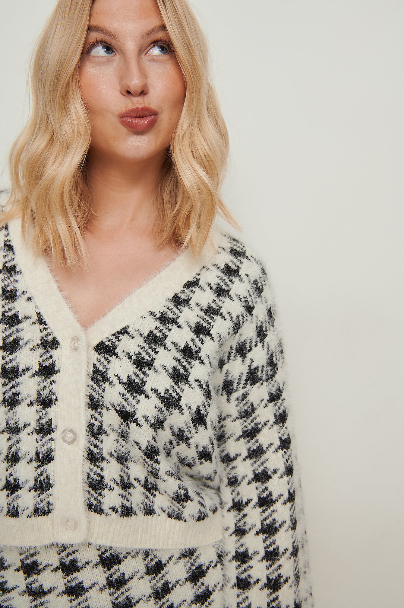 White/Black Checked Knitted Cardigan