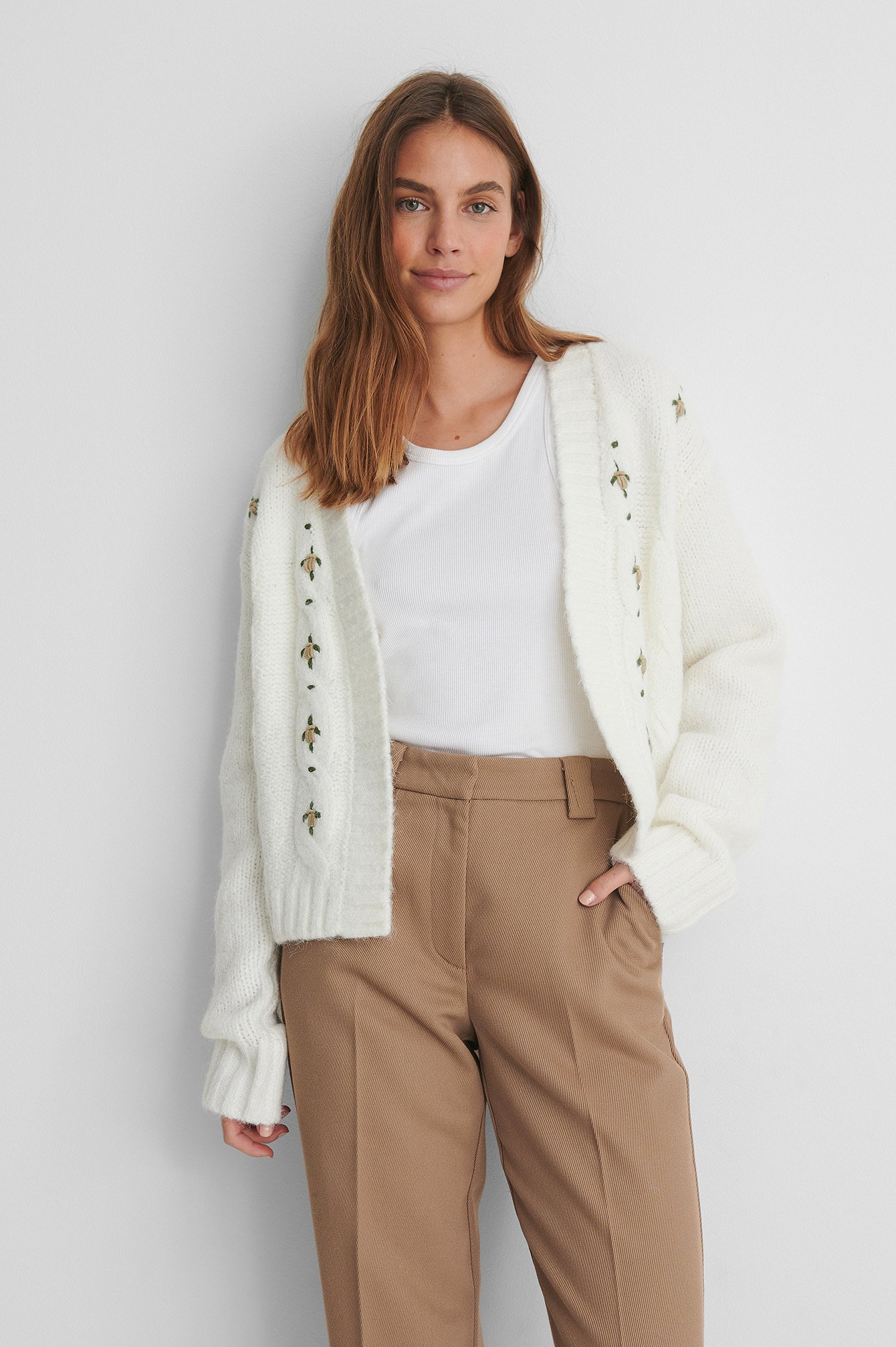Offwhite Flower Embroidery Knitted Cardigan