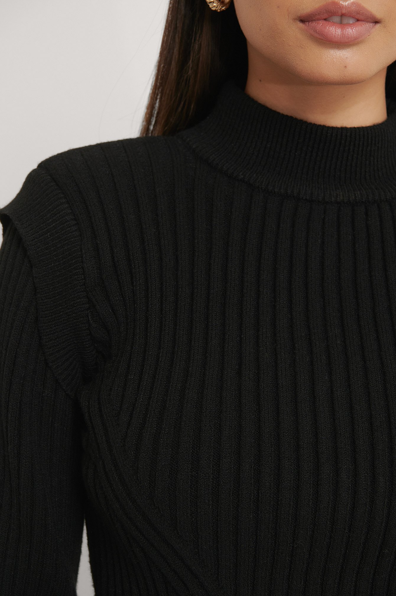 Black Marked Shoulders Knitted Sweater
