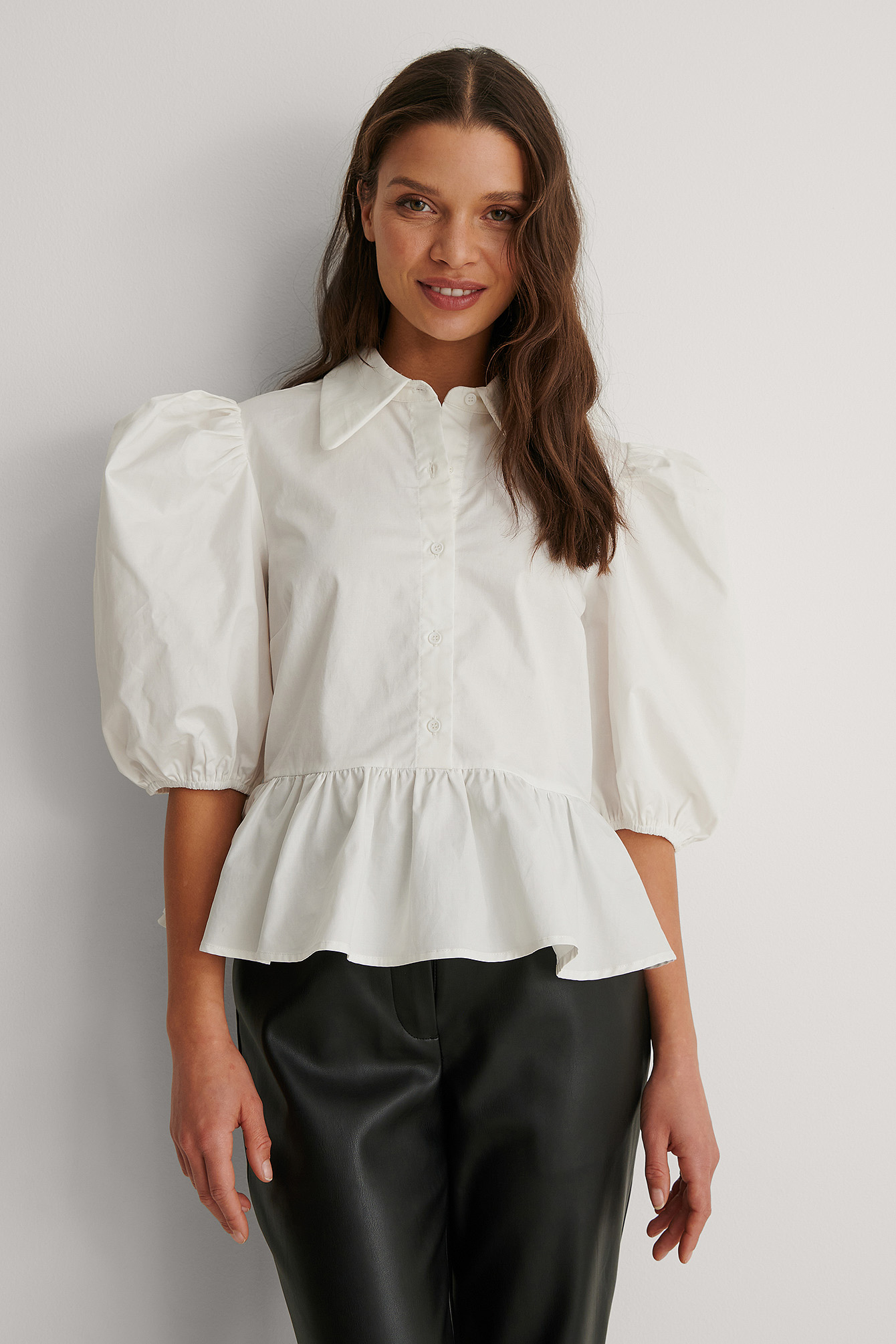 Offwhite Pointy Collar Puff Sleeve Top