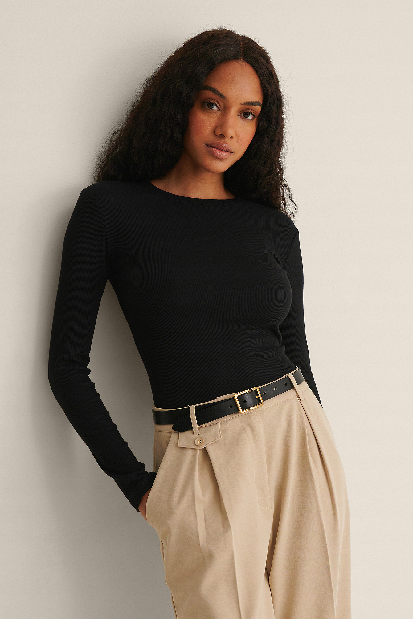Black Round Neck Long Sleeved Ribbed Top