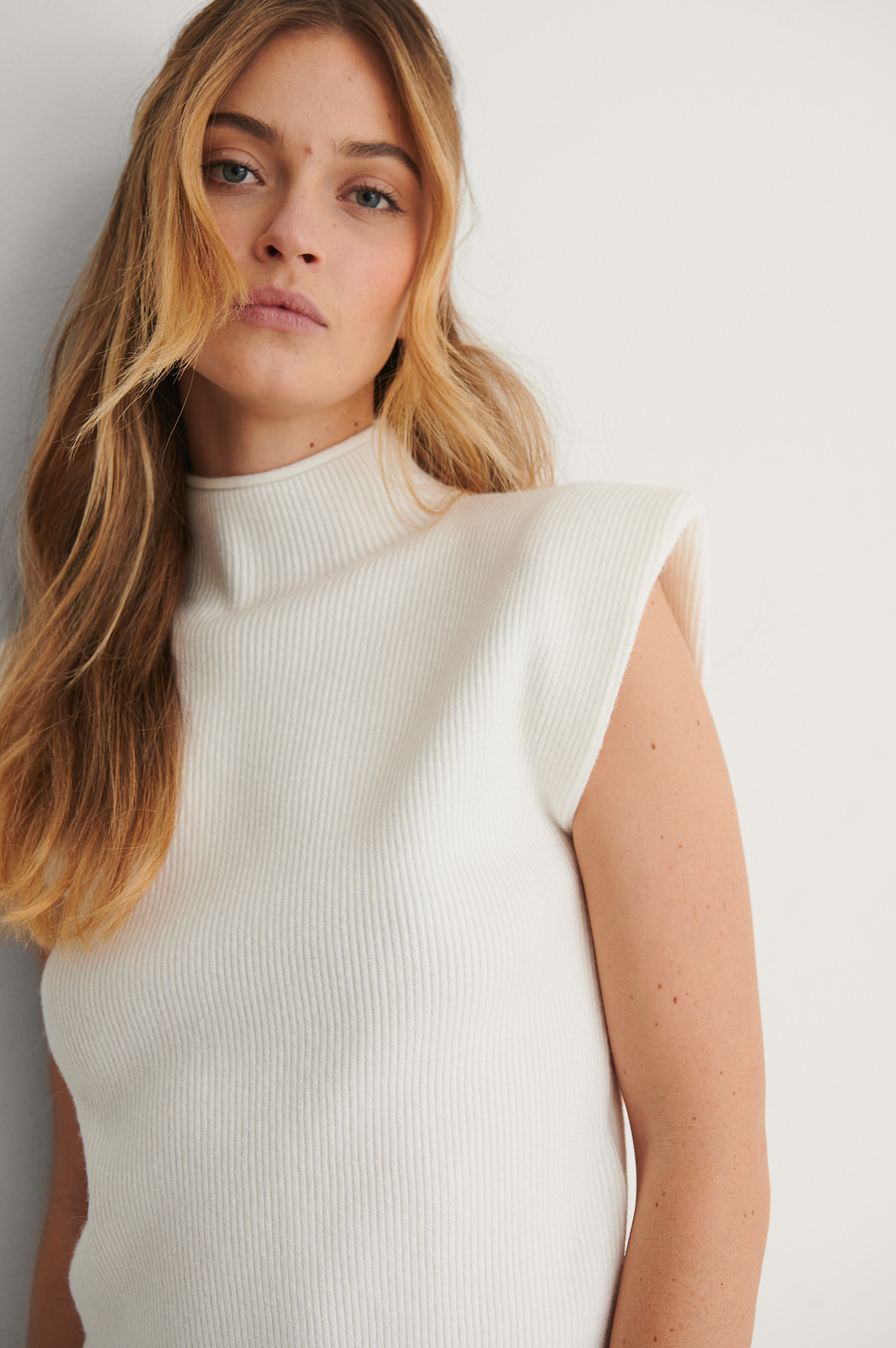 White Padded Shoulder Ribbed Knitted Top