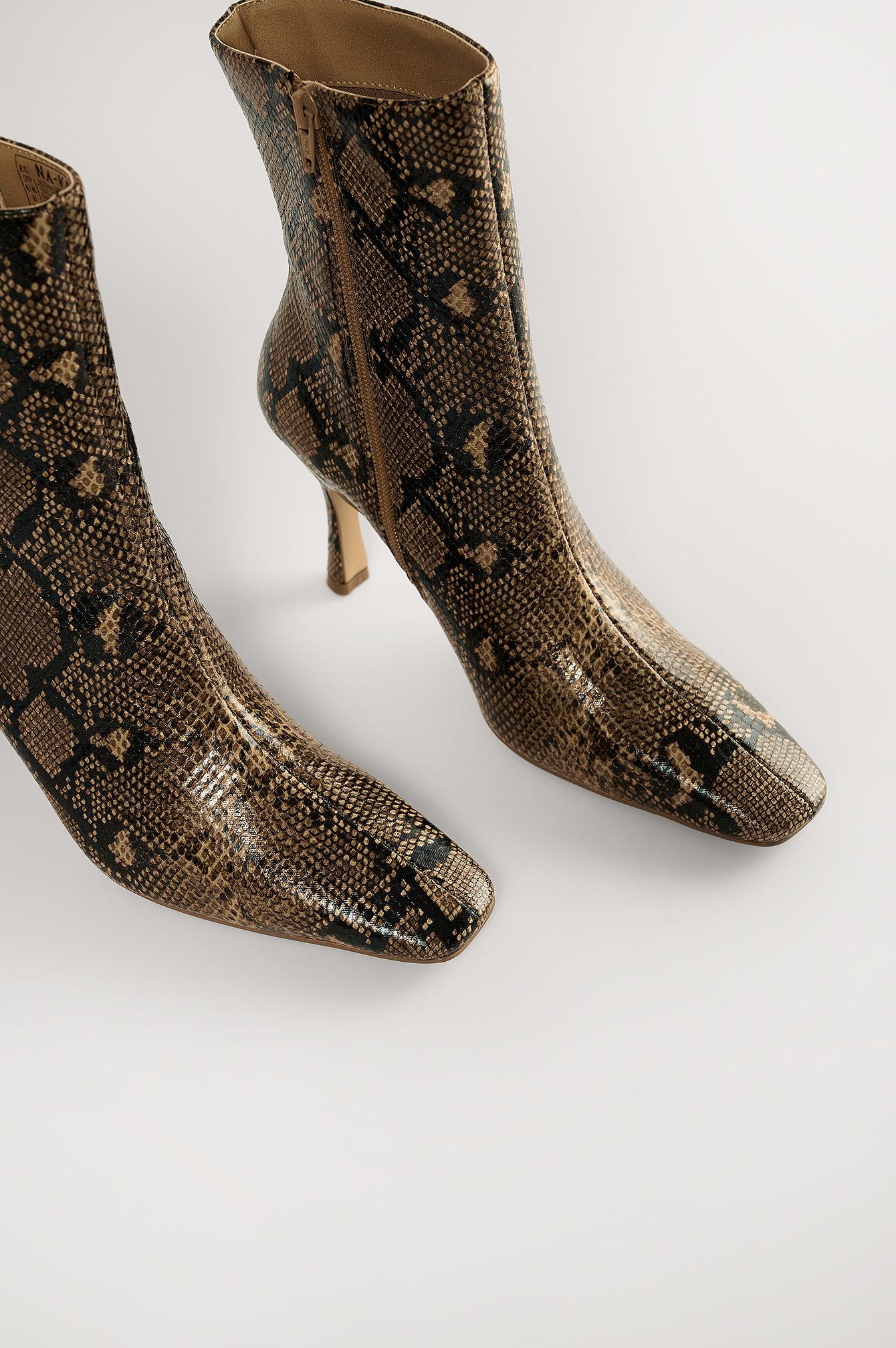 Snake Snake Long Toe Boots
