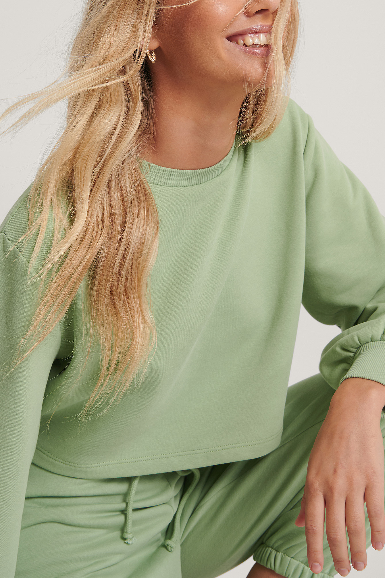 Green Volume Sleeve Cropped Sweatshirt