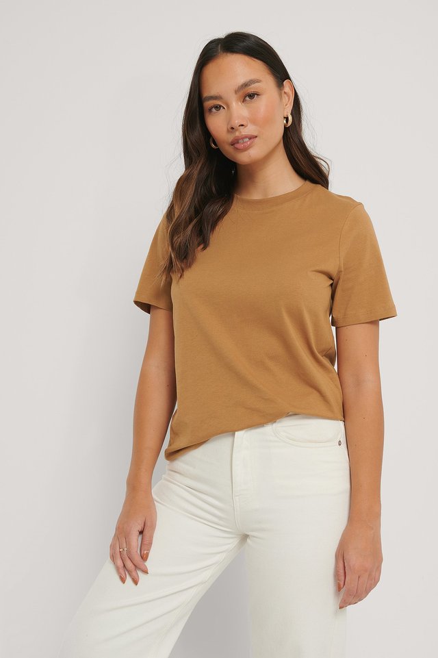 Basic Cotton Roundneck T-shirt Outfit.