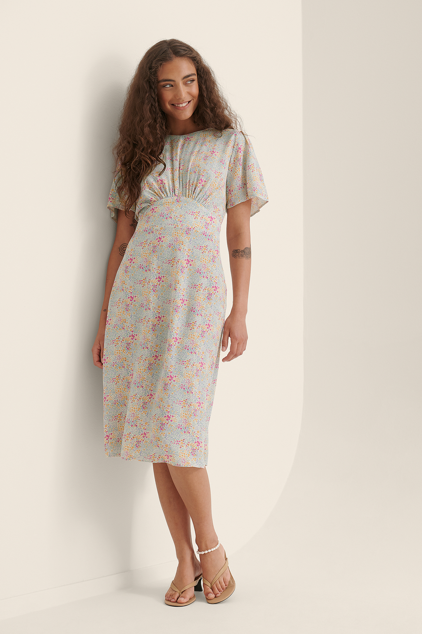 Curved Seam Short Sleeve Midi Dress Outfit.