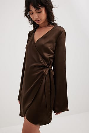 Brown Robe cache-coeur en satin