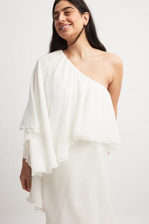 White Robe courte une épaule asymétrique en mousseline