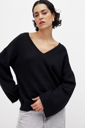 Black Oversized V-Neck Knitted Sweater