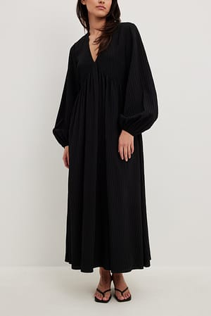 Black Structured Flowy Maxi Dress