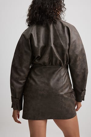 Dark Brown Robe courte en similicuir délavé